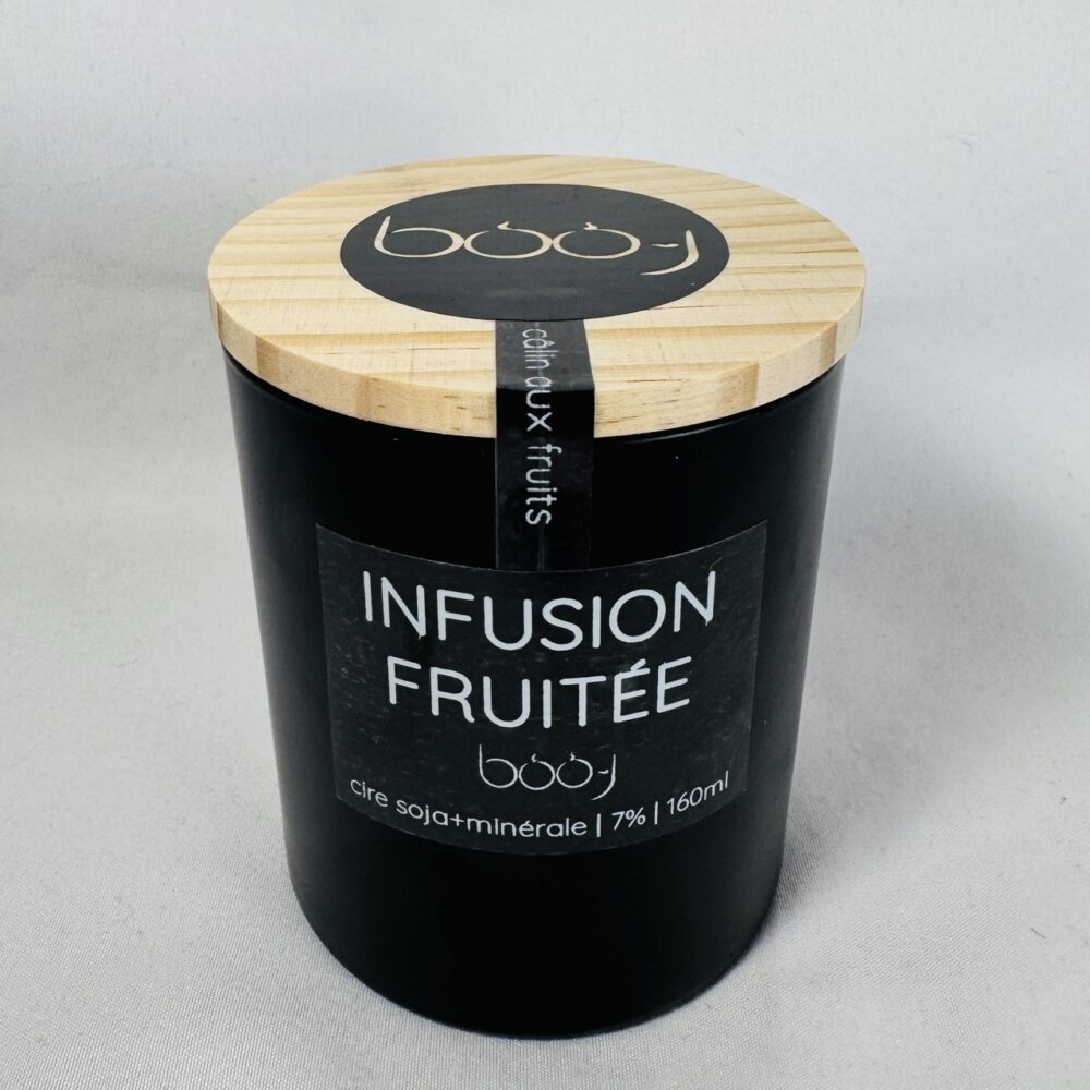 Bougie Infusion fruitée 160 ml – pot noir avec couvercle bois, fabriquée en Suisse