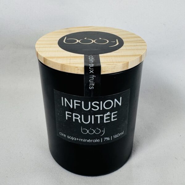 Bougie Infusion fruitée 160 ml – pot noir avec couvercle bois, fabriquée en Suisse