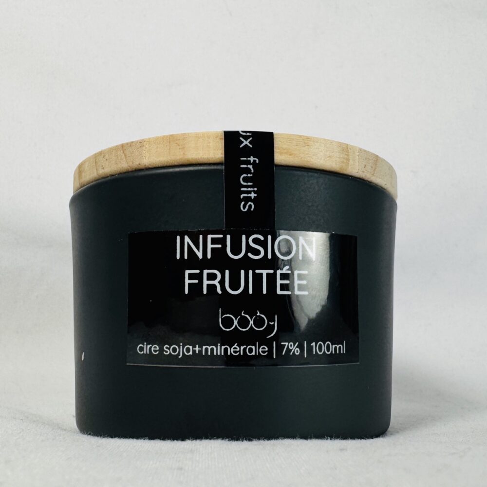 Bougie Infusion fruitée 100 ml – pot noir avec couvercle bois, fabriquée en Suisse