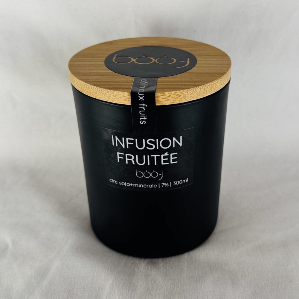Bougie Infusion fruitée 330 ml – pot noir avec couvercle en bois ou bambou, fabriquée en Suisse