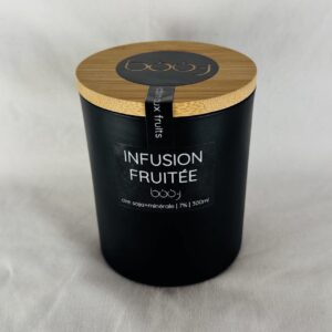 Bougie Infusion fruitée 330 ml – pot noir avec couvercle en bois ou bambou, fabriquée en Suisse