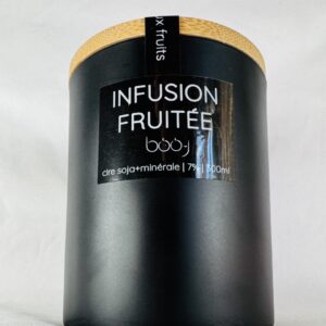 Bougie Infusion fruitée 330 ml – pot noir avec couvercle en bois ou bambou, fabriquée en Suisse