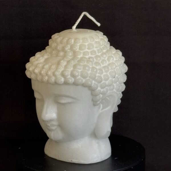 Bougie bouddha blanche nacrée — cire végétale et minérale | boo-j Bougie bouddha blanche nacrée — cire végétale et minérale, effet perlé et lumineux.