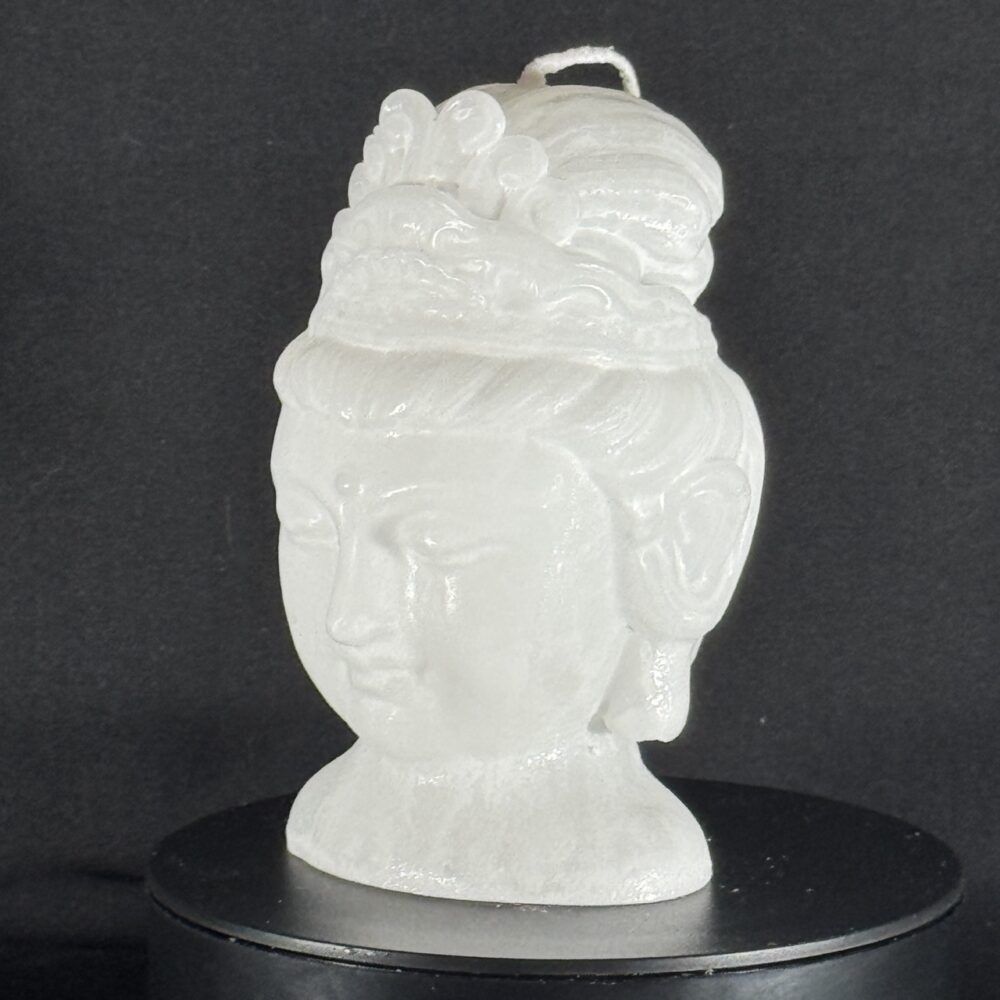 Bougie visage féminin blanche nacrée — cire végétale et minérale, effet perlé et translucide.