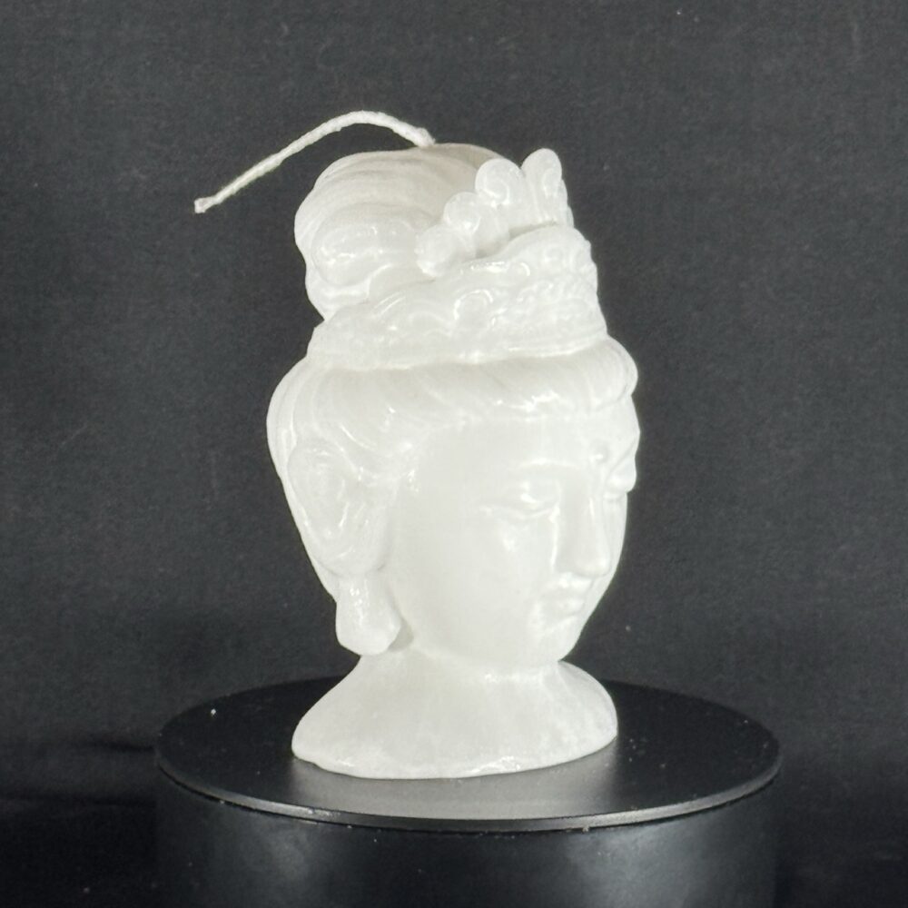 Bougie visage féminin blanche nacrée — cire végétale et minérale, effet perlé et translucide.