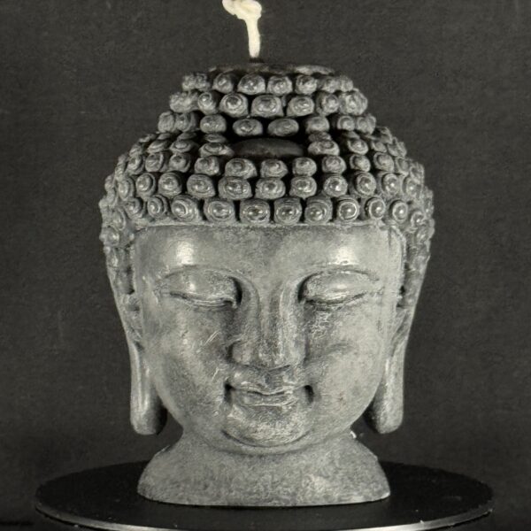 Bougie visage Bouddha — collection Pierre de Volcan, cire stéarine végétale noire et grise, effet pierre naturelle. Environ 450 g, combustion ± 60 h.
