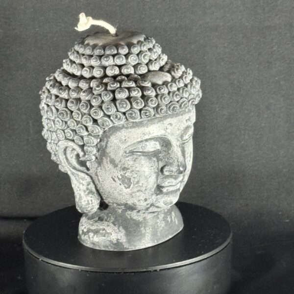 Bougie visage Bouddha — collection Pierre de Volcan, cire stéarine végétale noire et grise, effet pierre naturelle. Environ 450 g, combustion ± 60 h.