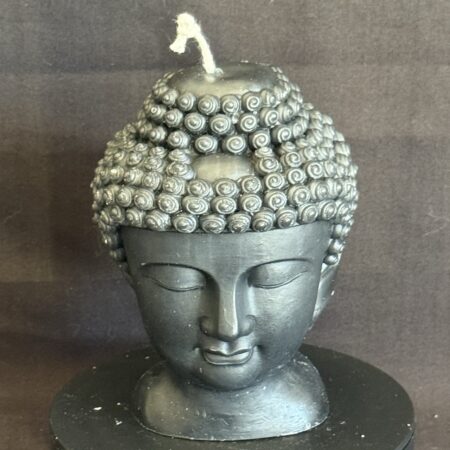 Bougie tête bouddha masculine noire en cire minérale et végétale | boo-j Bougie moulée en forme de tête bouddha masculine noire, en cire minérale et végétale — création artisanale boo-j