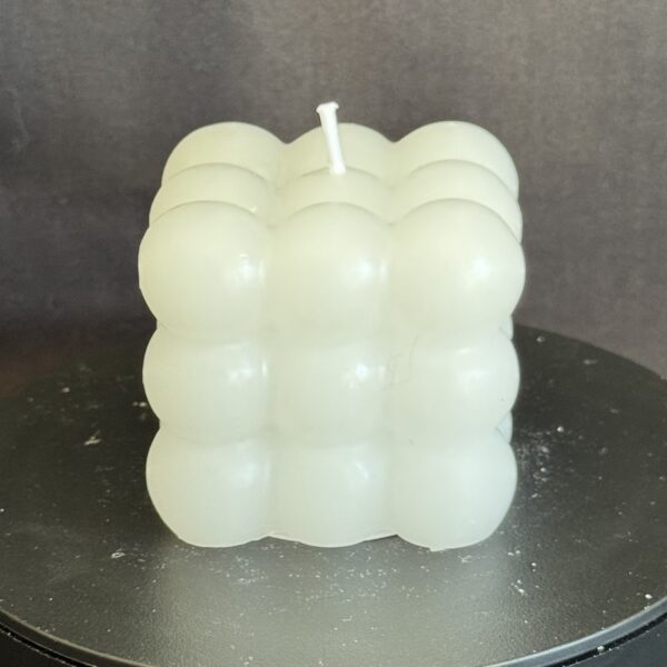 Bougie cube à bulles blanche — cire végétale et minérale, finition subtile et bougie design, création artisanale boo-j