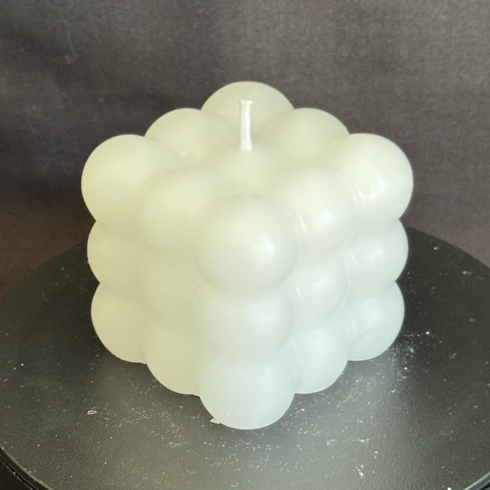 Bougie cube à bulles blanche — cire végétale et minérale, finition subtile et bougie design, création artisanale boo-j