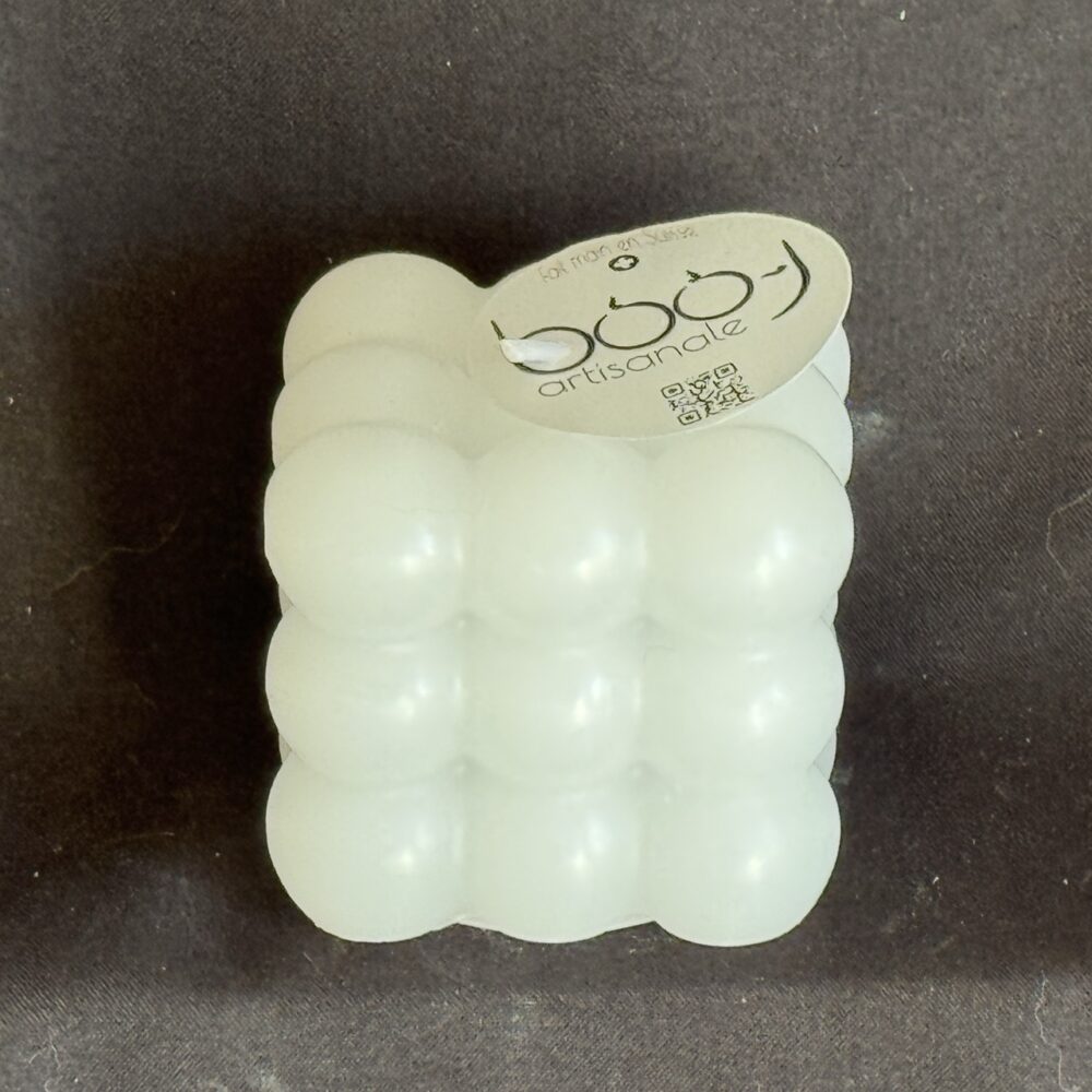 Bougie cube à bulles blanche — cire végétale et minérale, finition subtile et bougie design, création artisanale boo-j