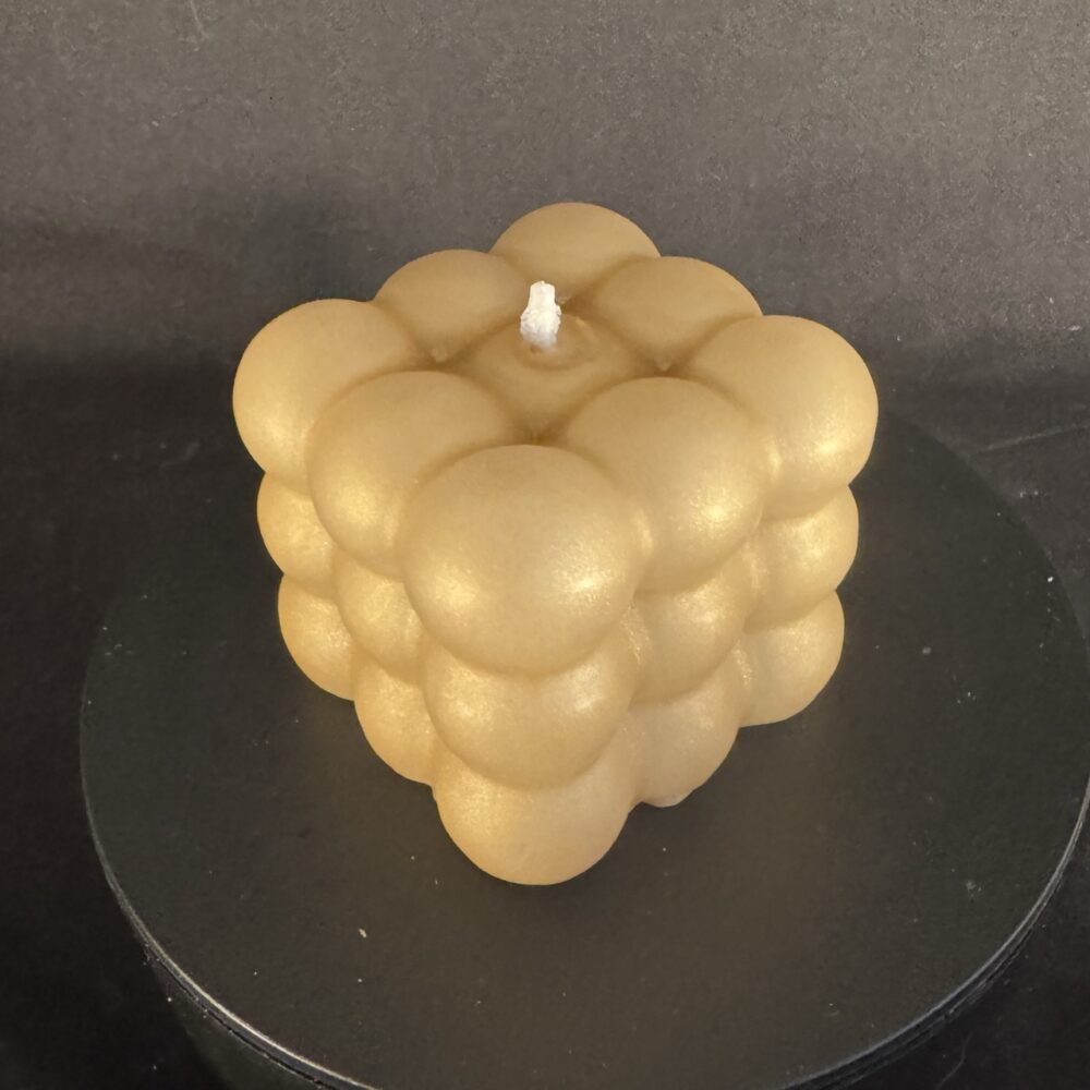 Bougie cube à bulles blanche irisée champagne doré — cire végétale et minérale, finition subtile et bougie design, création artisanale boo-j