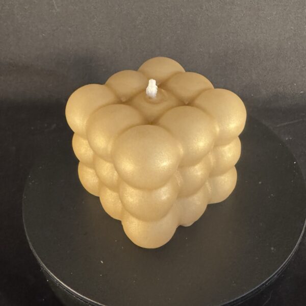 Bougie cube à bulles blanche irisée champagne doré — cire végétale et minérale, finition subtile et bougie design, création artisanale boo-j