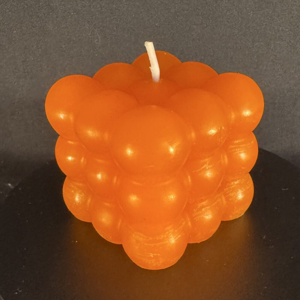 Bougie cube à bulles orange — cire végétale et minérale, finition subtile et bougie design, création artisanale boo-j