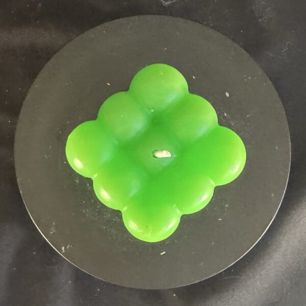 Bougie cube à bulles verte fluo — boo-j Bougie cube à bulles vert fluo — cire végétale et minérale, création artisanale boo-j