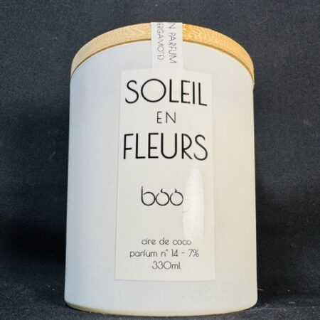 Bougie parfumée Soleil en Fleurs, en pot blanc 330 ml, coulée à la main en cire de coco parfum jasmin bergamote, fabriquée dans le canton de Vaud par boo-j.
