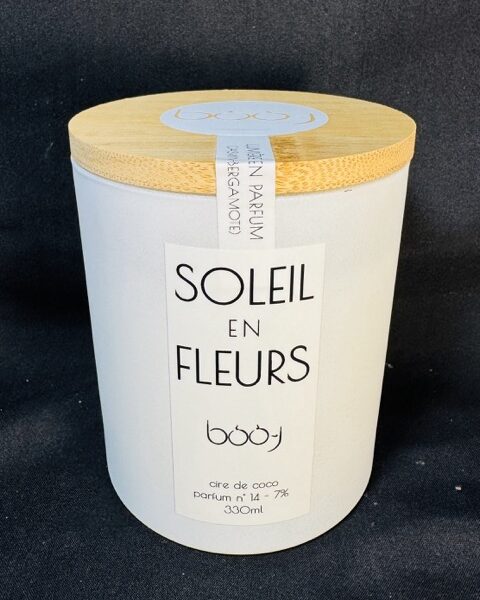 Bougie parfumée Soleil en Fleurs, en pot blanc 330 ml, coulée à la main en cire de coco parfum jasmin bergamote, fabriquée dans le canton de Vaud par boo-j.