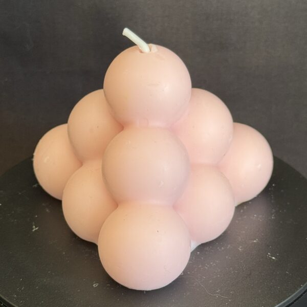 boo-j | pyramide à bulles rose pastel — cire végétale de soja Bougie pyramide à bulles rose pastel en cire végétale de soja — création artisanale boo-j