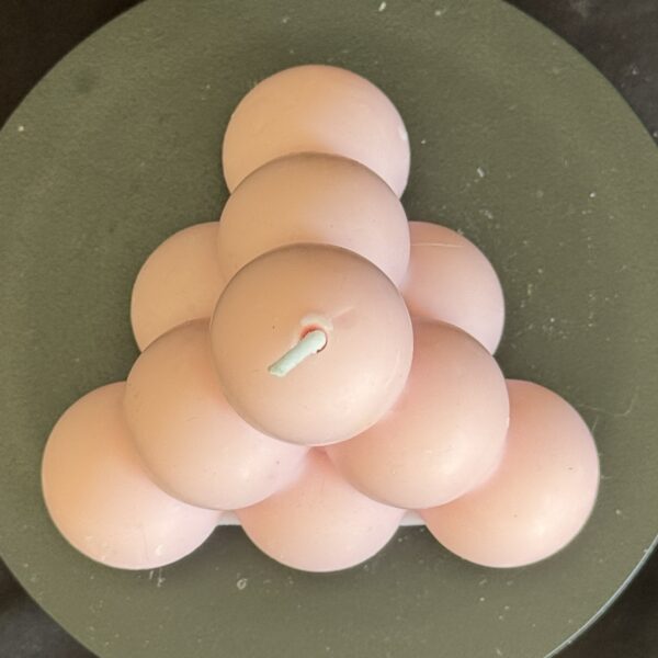 boo-j | pyramide à bulles rose pastel — cire végétale de soja Bougie pyramide à bulles rose pastel en cire végétale de soja — création artisanale boo-j