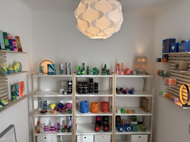 Showroom boo-j dans le canton de Vaud — espace d’exposition de 7 m² dédié aux bougies artisanales et objets en cire, visitable sur rendez-vous.