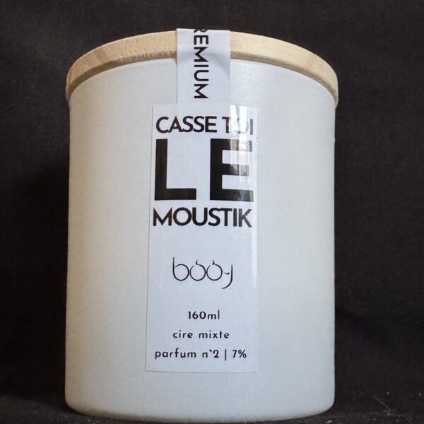 Bougie artisanale parfumée CASSE-TOI LE MOUSTIK, 160 ml, dans un pot planc mat avec couvercle en bois, coulée en Suisse