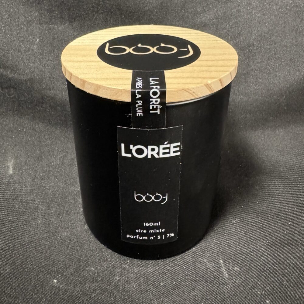 bougie parfumée L’Orée boo-j en pot noir 160 ml avec couvercle bois, création artisanale suisse