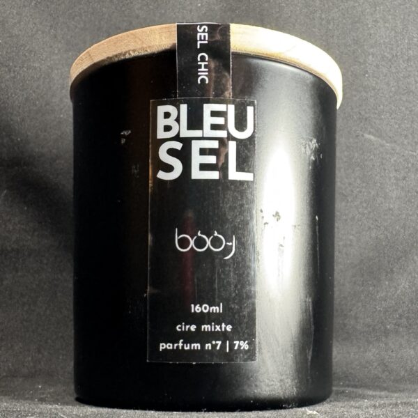bougie parfumée Bleu Sel boo-j en pot noir 160 ml avec couvercle bois, création artisanale suisse