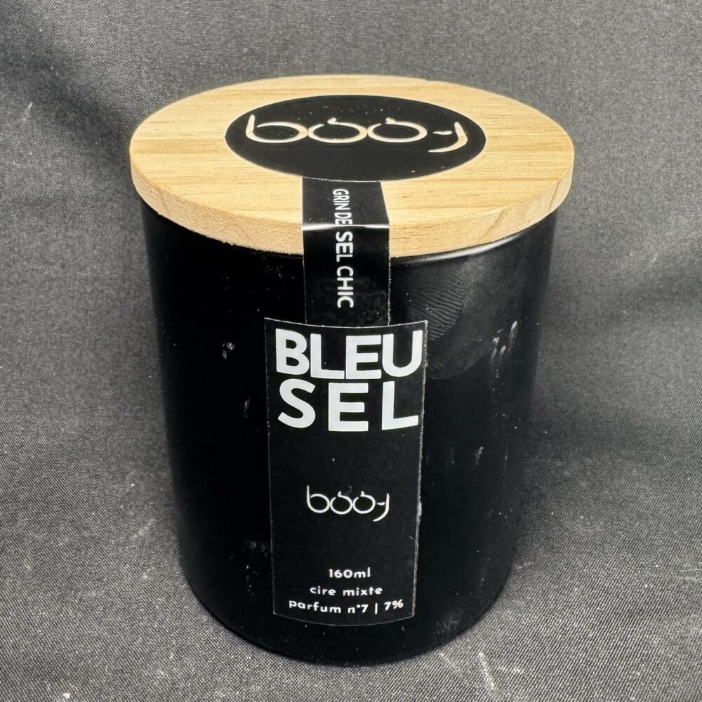 bougie parfumée Bleu Sel boo-j en pot noir 160 ml avec couvercle bois, création artisanale suisse