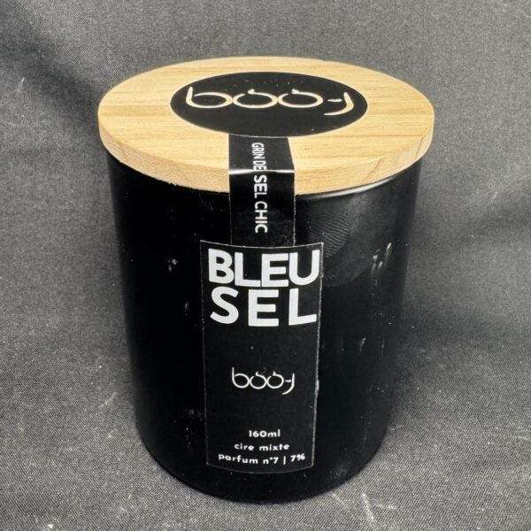 bougie parfumée Bleu Sel boo-j en pot noir 160 ml avec couvercle bois, création artisanale suisse