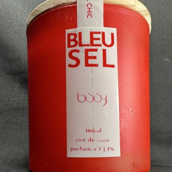 bougie parfumée Bleu Sel boo-j en pot rouge 160 ml avec couvercle bois, création artisanale suisse