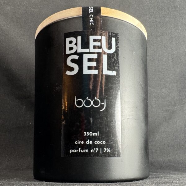 bougie parfumée Bleu Sel boo-j en pot noir 330 ml avec couvercle bois, création artisanale suisse