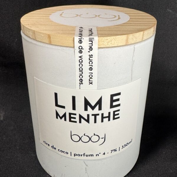 Bougie parfumée LIME MENTHE 330 ml, pot blanc avec couvercle en bois, création artisanale Suisse boo-j, parfum lime et menthe.