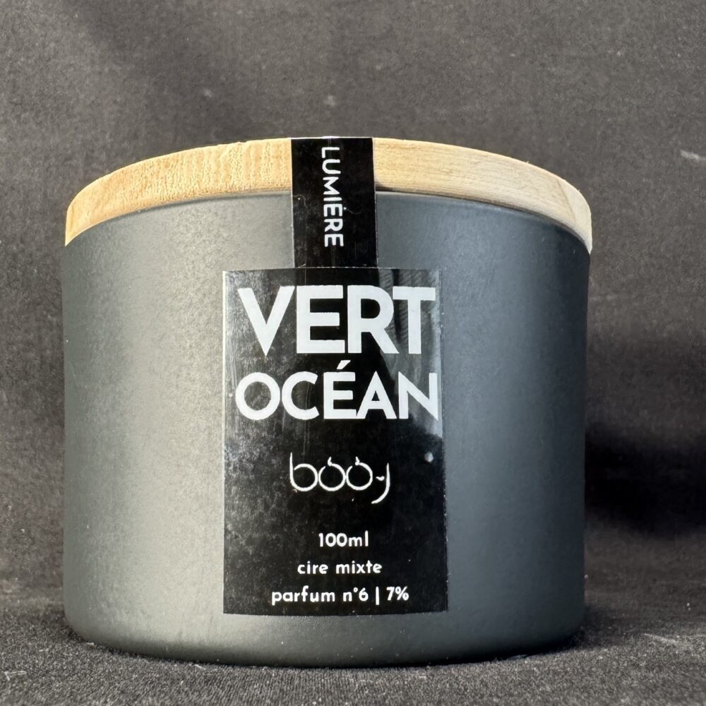 Bougie parfumée Vert Océan 100 ml — pot noir mat avec couvercle bois et scellé boo-j, création artisanale en Suisse