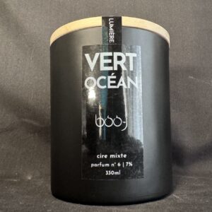 Bougie parfumée Vert Océan 330 ml — pot noir mat avec couvercle en bois ou bambou, création artisanale Suisse