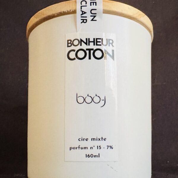 Bougie parfumée BONHEUR COTON | boo-j | 160 ml Bougie parfumée BONHEUR COTON de boo-j — pot blanc mat avec couvercle en bois, parfum linge propre, cire mixte 160 ml.