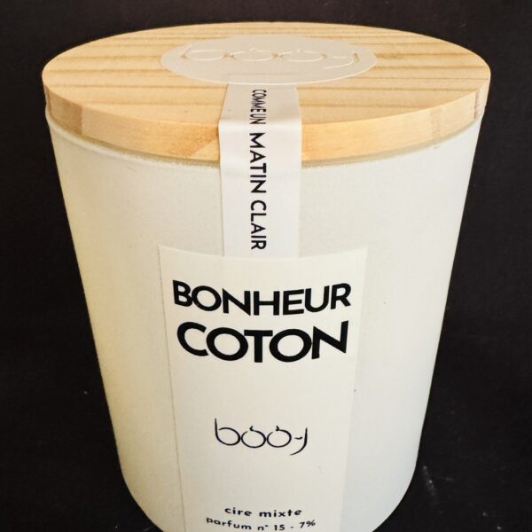 Bougie parfumée BONHEUR COTON de boo-j — pot blanc mat 330 ml avec couvercle bois ou bambou, senteur linge propre.