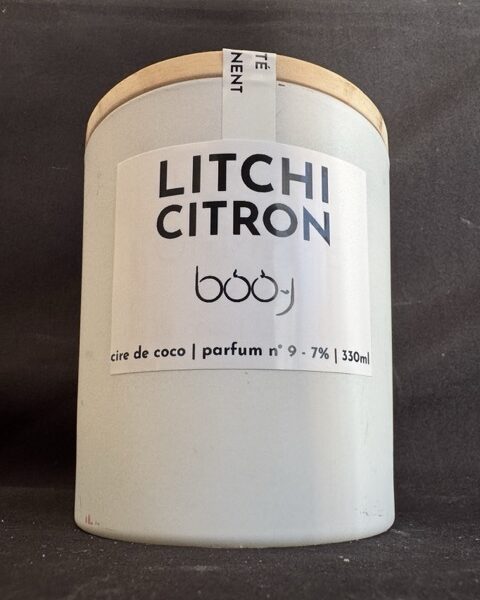 Bougie parfumée “Litchi Citron” 330 ml – création artisanale boo-j, en Suisse, fraîche, fruitée et lumineuse.