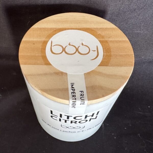 Bougie parfumée “Litchi Citron” 330 ml – création artisanale boo-j, en Suisse, fraîche, fruitée et lumineuse.