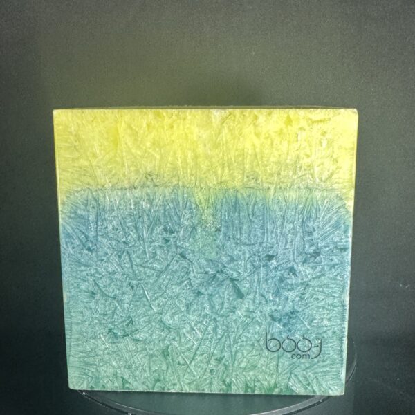 boo-j — photophore cubique bleu-citron Photophore cubique en cire végétale bleu-citron, création artisanale boo-j.