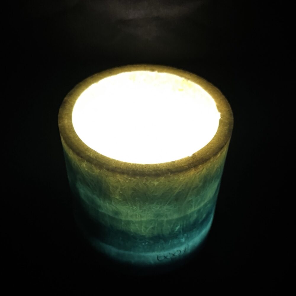 Photophore cylindrique en cire végétale bleu-citron, création artisanale boo-j.
