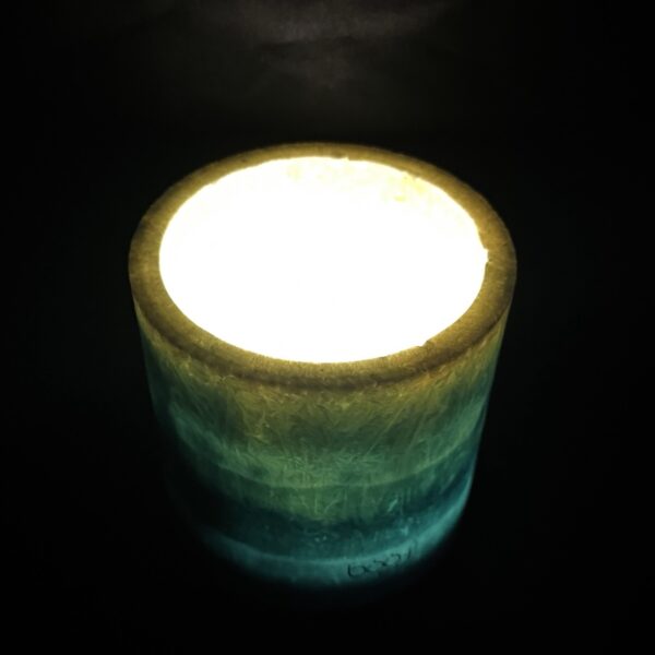 Photophore cylindrique en cire végétale bleu-citron, création artisanale boo-j.