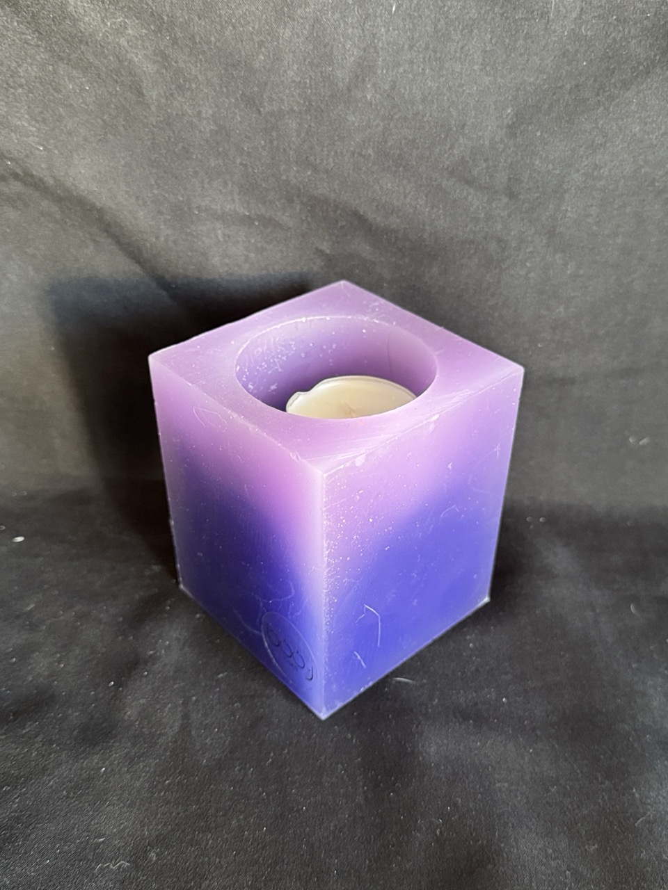 Photophore carré violet en cire recyclée boo-j avec une bougie chauffe-plat