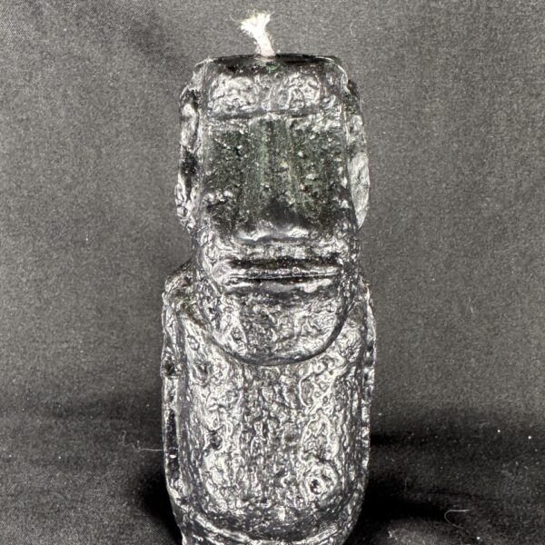 Petit Moaï noir en cire mixte — boo•j Petit Moaï en cire mixte, noir, moulé et fini à la main en Suisse, création artisanale boo•j