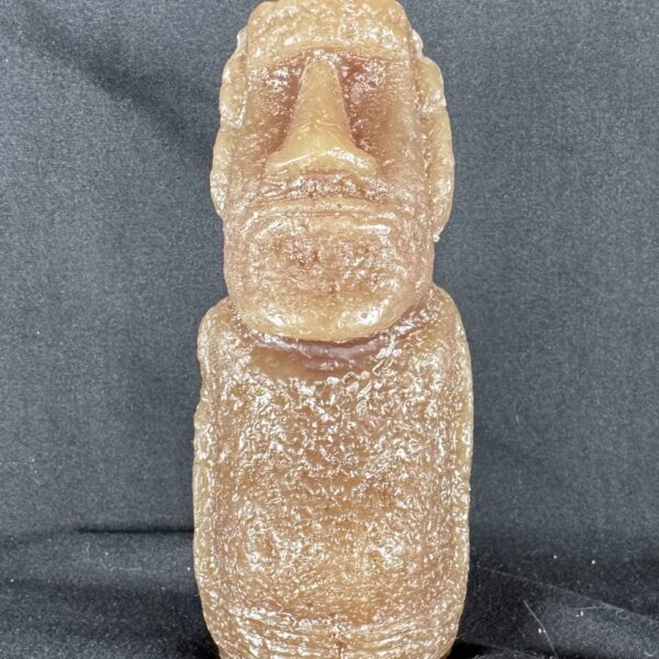 Petit Moaï brun en cire mixte — boo•j Petit Moaï en cire mixte, brun, moulé et fini à la main en Suisse, création artisanale boo•j