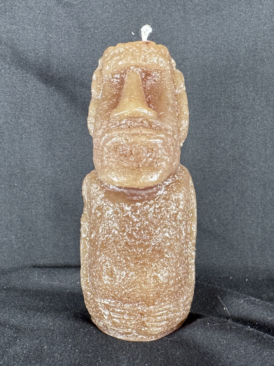 Petit Moaï brun en cire mixte — boo•j Petit Moaï en cire mixte, brun, moulé et fini à la main en Suisse, création artisanale boo•j