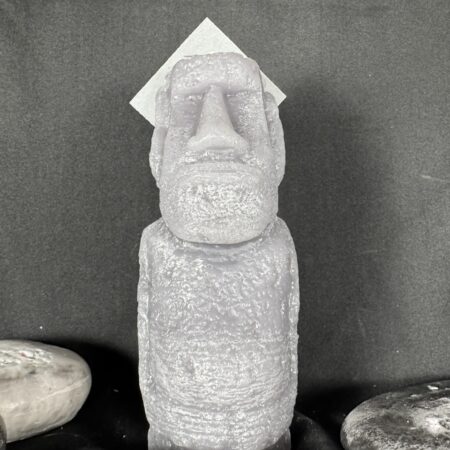 Petit Moaï en cire mixte, gris, moulé et fini à la main en Suisse, création artisanale boo-j.