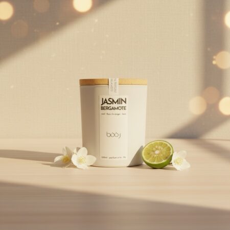 Bougie parfumée Jasmin Bergamote de 330 ml dans un pot blanc.