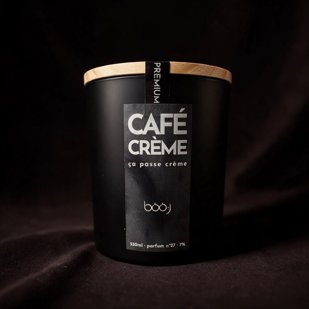 Bougie parfumée artisanale Café crème parfum n°27 en pot noir 330 ml, notes espresso, mousse de lait chaud et caramel, boo·j